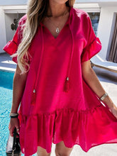 Robe courte pendante à manches courtes et col en V